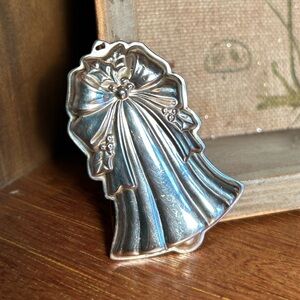 Reed & Barton Sterling Silver Puff Bell Ornament 1992 - Christmas, 3D Bell